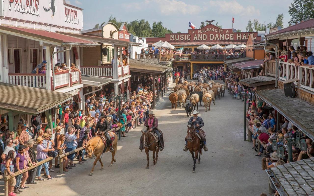 אגינג Pullman City Ferienpark מראה חיצוני תמונה