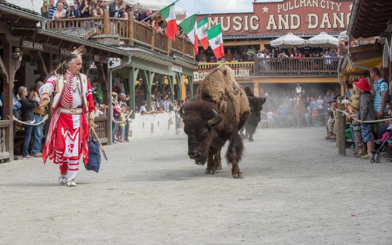 אגינג Pullman City Ferienpark מראה חיצוני תמונה